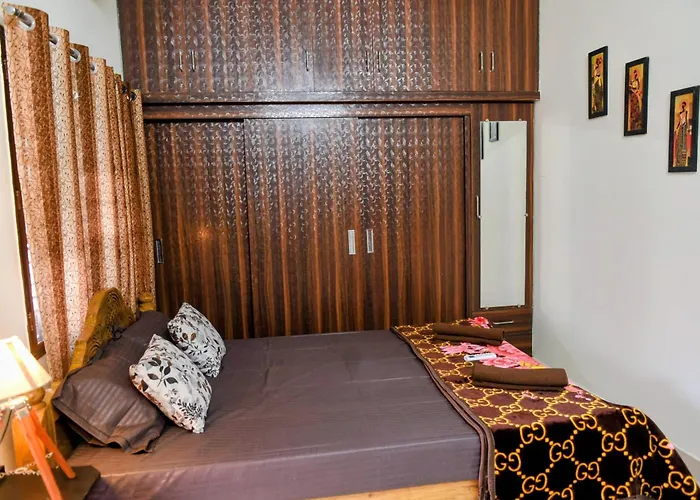 Aura Attic Residency
